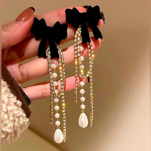 Nwt Bow Pearl and Diamond drop earrings - Picture 1 of 5